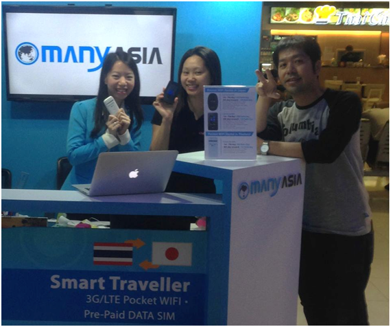 タイ空港内ブースにてiGniteメンバーと